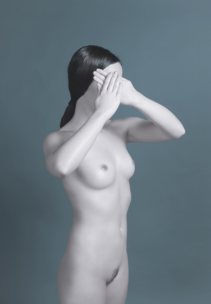 Đula Bezeg - Nude - Blue body